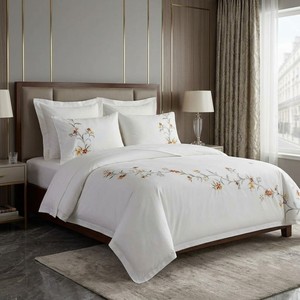 Parure de lit en coton brodé motif floral, qualité hôtelière de luxe, housse de couette blanche douce et taies d'oreiller - Product Image 2