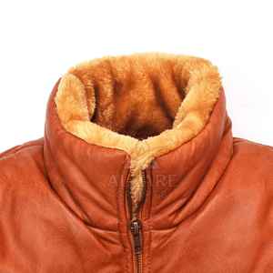 Chaqueta de cuero de lujo con relleno térmico, acabado suave y un estilo moderno y elegante. - Product Image 6