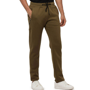 Presentamos los nuevos pantalones para hombre con tela ligera para una frescura y comodidad durante todo el día. - Product Image 5