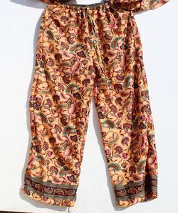 Nouveauté Top à nouer en soie fait main imprimé de fleurs pour femmes avec pantalon palazzo haut court et manches cloche-Design court en mousseline de soie - Product Image 4