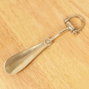 Cuchara para zapatos de latón de estilo tradicional, resistente y duradera, de metal, para facilitar el calzado en el día a día. - Product Image 3