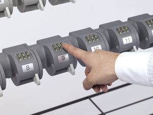 Porte-parapluie de style industriel verrouillable pour les installations commerciales - Product Image 4