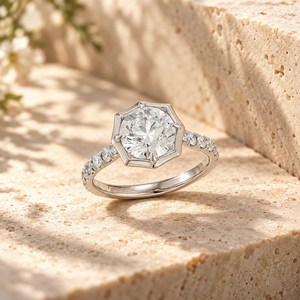 Anillo Geométrico de Plata de Ley 925 con Diseño Hexagonal Brillante y Moissanita de Corte Redondo de 2CT, Joyería Clásica Unisex para Regalo - Product Image 2