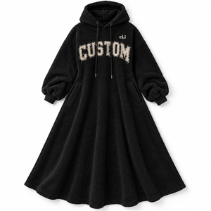 Robe longue à capuche en polaire Sherpa noire surdimensionnée de qualité supérieure, style survêtement, avec appliqué personnalisé effet vieilli, pour l'hiver - Product Image 4