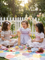 Fabricante Mayorista de Ropa, Vestido para Niñas Hecho a Mano con Diseño Floral Geométrico Morado, Estilo Inglés, Satinado, Transpirable y Ecológico