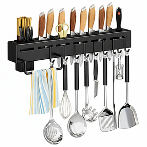 Estante de cocina para cuchillos montado en la pared con ganchos para utensilios y ranuras de almacenamiento para cuchillos, cucharas y espátulas, organizador moderno de metal. - Product Image 1