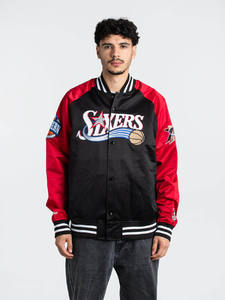 Chaqueta Bomber Negra para Hombre con Parches de Letras 'COOL', Logotipo Personalizado, Chaqueta Varsity Formal de Estilo Urbano con Botones - Product Image 2