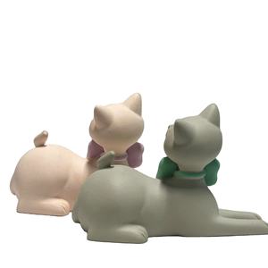 Hermosas estatuas elegantes de gatos de poliresina y decoraciones de pajaritas La fábrica se especializa en figuritas artesanales de resina artística - Product Image 2