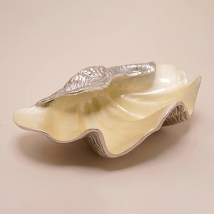 Moderno Tazón de Metal Hecho a Mano con Acabado Pulido, Plato Decorativo para Servir y Exhibir Alimentos - Product Image 3