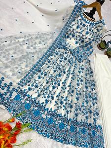 ชุดเดรส Anarkali ปักลายดอกไม้สีขาวและน้ำเงินสุดหรูสำหรับผู้หญิง – ชุดเดรสออกงานยาวดีไซน์เนอร์ - Product Image 4
