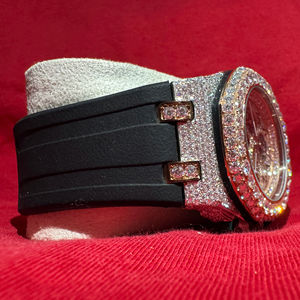 Reloj de Lujo Cuadrado Antiguo con Incrustaciones de Diamantes Moissanite de Claridad VVS Automáticos, Correa de Acero Inoxidable y Cristal de Zafiro, Nuevo y de Alta Calidad - Product Image 1