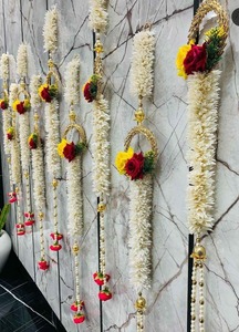 Guirlandes classiques indiennes artificielles de jasmin blanc Gajra, anneaux de fleurs de rose, perles Latkan suspendues pour décoration de mariage - Product Image 3