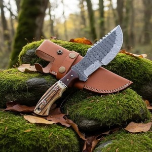 Couteau de survie artisanal en acier Damas avec manche en corne de cerf et étui en cuir, couteau d'extérieur - Product Image 1