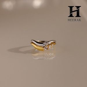 Anillo Cruzado de Oro Macizo con Diamantes Marquise, Diseño Ondulado, Joyería Fina de Alta Gama, Venta al Por Mayor - Product Image 1
