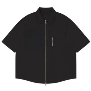 Chemise zippée à manches courtes pour homme, style utilitaire décontracté, streetwear, couleur noire unie, vente en gros OEM - Product Image 1