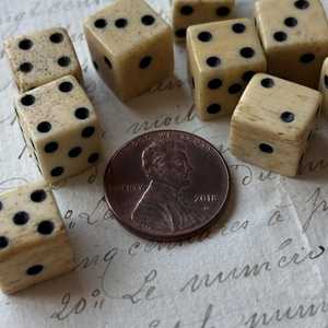 Vintage Antique Bone Six-Sided Dice Set <b>Retro</b> Carved Bone Style Gaming Dice for Indoor Tabletop Game All Seasons Room Accent - Product Image 4