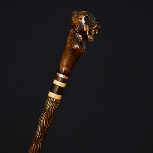 Bâton en bois rustique éco-responsable fait main avec motif d'ours sculpté à la main - Accessoire de décoration intérieure - Product Image 4