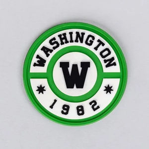 Parche de PVC de Goma 3D Termoadhesivo de Alta Calidad con Logotipo Personalizado y Revestimiento de Transferencia de Calor para Prendas de Moda |   Fabricante OEM - Product Image 4