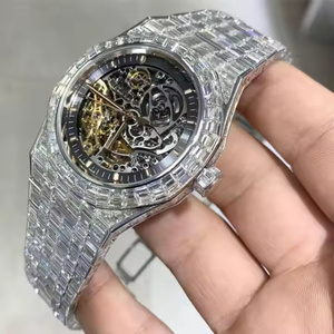 Montre analogique à quartz élégante pour homme avec diamant Moissanite, style de luxe pour soirée, mode moderne et raffinée - Product Image 2