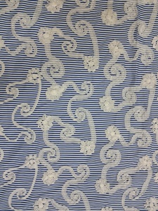 Tissu en coton rayé en gros avec cordon en maille surélevé et embellissements floraux pour collections de mode modernes - Product Image 2