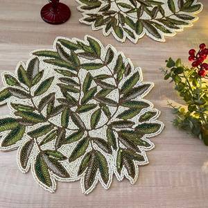 Set de Napperons Décoratifs Faits Main en Tissu Forme Feuille 450mm – Collection Classique - Product Image 2