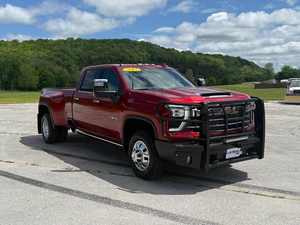 Pick-up pleine grandeur d'occasion 2025 Limited 4x4 Édition TRD - Product Image 1