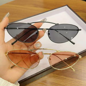 Lunettes de soleil œil de chat métalliques de créateur, style INS, monture ovale triangulaire, lunettes de luxe pour homme, vente en gros - Product Image 3