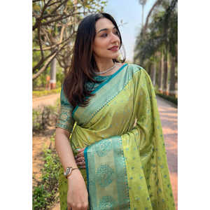 ผ้าไหมกันชีปุรัมสีเขียว ผ้าซารีแบบดั้งเดิม ทอแบบซารี  ชุดราตรี  งานทอชั้นสูง น้ำหนัก 0.65 กรัม - Product Image 2