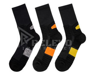 Chaussettes de sport antidérapantes personnalisées pour hommes, écologiques, respirantes, en nylon et élasthanne, pour le football, le basketball, la course à pied, vente en gros - Product Image 5