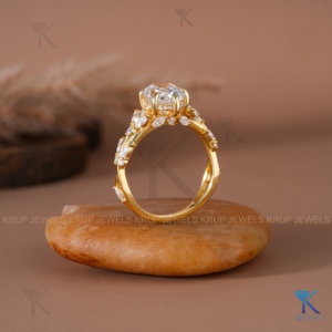 Anillo de Compromiso de Oro Sólido con Diamante Cultivado en Laboratorio de Corte Cojín de 2.00 Quilates, Joyería Fina Nupcial con Diseño Floral Vintage y Botánico, Hecho a Medida, Regalo - Product Image 3