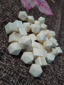 ลูกเต๋ากระดูกธรรมชาติงานฝีมือทำด้วยมือที่ได้แรงบันดาลใจจากไวกิ้งเพื่อความบันเทิงขายส่ง - Product Image 5