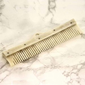 High Quality Eco-Friendly Handmade Modern Buffalo Bone Hair Comb Carved Flower Style India Agate Natural Bone <b>Head</b> <b>Massage</b> Comb - Product Image 3