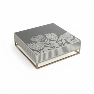 Mesa de Centro Cuadrada Artesanal con Incrustaciones de Resina y Hueso en Forma de Tulipán, Mesa de Cóctel Moderna para Sala de Estar en Verde con Base Metálica con Acabado Dorado - Product Image 2