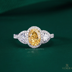 Impresionante Anillo de Oro Amarillo con Piedras Ovaladas, Trillón y Redondas VVS2, Oro de 9k, 10k, 14k y 18k, Selección de Joyería Fina de Calidad Artesanal - Product Image 1