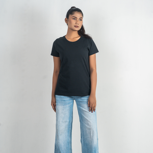 Camiseta de mujer de primera calidad, 100% algodón peinado, manga corta, cuello redondo, corte regular, 150 GSM, hecha en Bangladesh. - Product Image 1