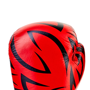 Gants de boxe entièrement personnalisés en cuir synthétique imprimé flamme rouge et noire, avec sangle de poignet réglable et fermeture auto-agrippante - Product Image 2