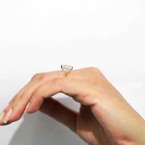 Bagues de fiançailles, de mariage et d'anniversaire classiques en or blanc 18 carats de haute qualité, sur mesure, avec diamant de laboratoire VVS E taille poire, cadeau idéal pour les fêtes - Product Image 2