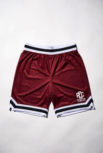 Shorts de basket-ball brillants marron avec bordure blanche et noire et logo brodé, conçus en studio professionnel pour des vêtements de sport haut de gamme pour équipes. - Product Image 1
