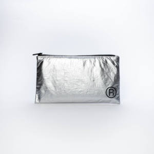 กระเป๋าแต่งหน้าป้องกันน้ํากระเซ็นปากแบนโลโก้ที่ปรับแต่งได้ - Product Image 1