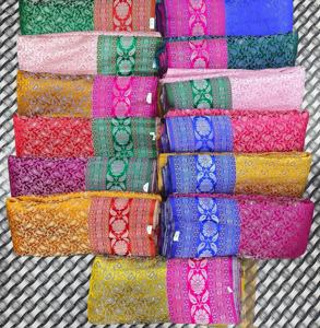 Tissu Jacquard Banarasi de 44 pouces de large, 125 GSM, tissage lourd, pour la mode haut de gamme et la création de vêtements de boutique - Product Image 3