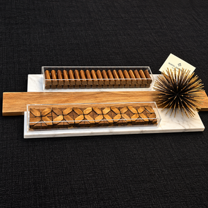 Plateau de service en résine et bois pour grandes fêtes et événements |   Plateau à chocolat de luxe fait main pour la décoration de la maison, cadeau promotionnel pour l'Aïd, les mariages au Golfe et aux Émirats arabes unis, et le Ramadan - Product Image 2