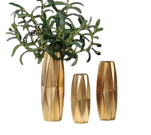 Elegante Jarrón Decorativo de Metal Color Dorado para Decoración de Interiores del Hogar, Hotel y Oficina - Product Image 2