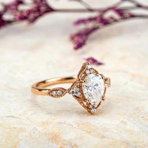 Anillo de Compromiso de Diamante Moissanite de Primera Calidad para Mujer, Joyería de Compromiso y Boda Disponible a Precio de Exportación - Product Image 1