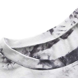 Camiseta Corta Tie Dye Blanca y Negra, Manga Corta, Estilo Casual Urbano, Top Corto de Algodón, Logotipo Personalizado, Proveedor OEM - Product Image 2