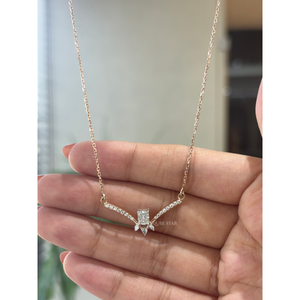 Elegante Collar con Colgante de Barra en Forma de V con Diamante Radiante de 0.70 Ct Cultivado en Laboratorio, Certificado por IGI, Oro de 14K, Lujoso y Moderno para Mujer, Regalo - Product Image 3
