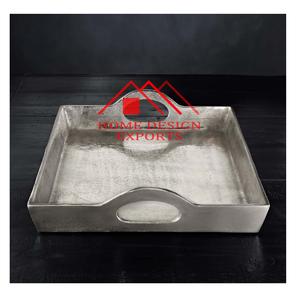 Bandeja de servir comida y bebidas hecha a mano en metal con acabado en níquel. - Product Image 1
