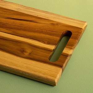 Mejor tabla de cortar cuadrada de madera con utensilios de cocina hechos a mano para pan, queso, frutas y carne a precio de exportación al por mayor. - Product Image 5