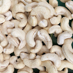 Noix de cajou brutes de haute qualité W240, emballage personnalisé, Vietnam Santigo - Product Image 1