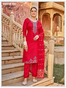Fournisseur indien d'ensembles indiens de haute qualité, élégants, en soie verticale avec broderies, sequins et travail Zarkan, comprenant Kurti, pantalon et dupatta. - Product Image 2