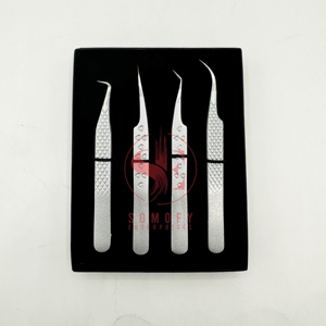 Pinzas profesionales de Extensión de pestañas de acero inoxidable en tono plateado, herramientas de belleza con diseño de corazón, aplicador de puntas de fibra sostenible - Product Image 1